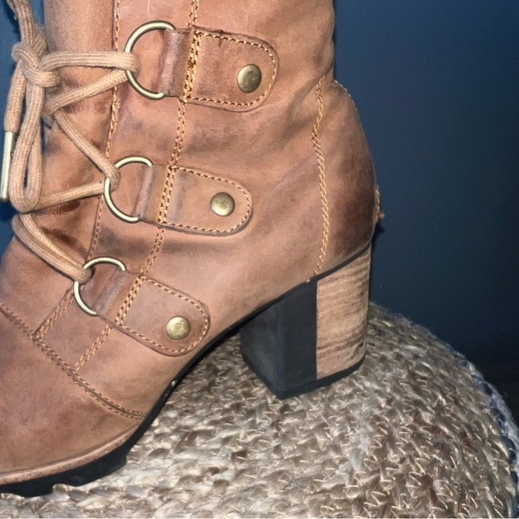 Sorel Addington Holiday Waterproof Boots - Picture 5 of 11